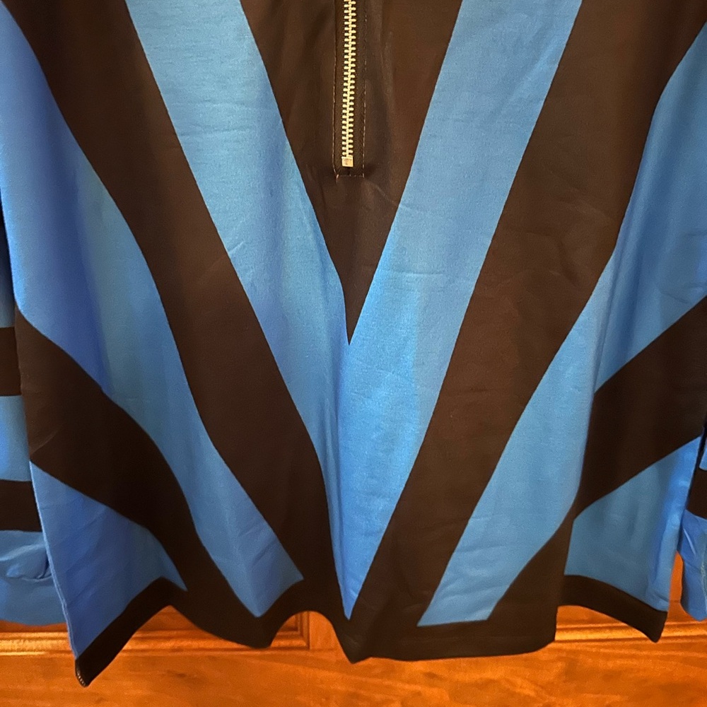 Blue and Black Zipper zip upV-Neck Women's sweater top! Size large! - Picture 4 of 6